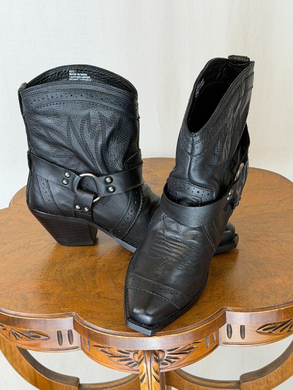 NIB Very Volatile LA Cascade Black Leather Western Short Boot Womens 9 #0312